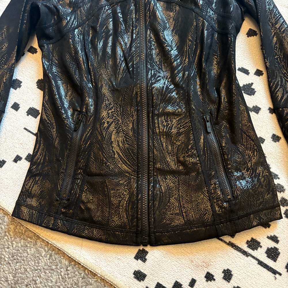 Lululemon Athletica Black Shiny Patterned Jacket - Picture 4 of 7